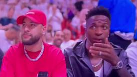 VIDEO | Vinícius Jr protagonizó incómodo momento en las Finales de la NBA: su rostro lo dice todo 