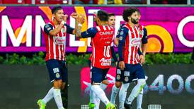 Las Chivas dieron un golpe de autoridad en su debut: Derrotaron 3-0 al Mazatlán