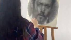 Video: ¡Increíble! Una artista hace cuadros de Johnny Depp usando hilo de coser