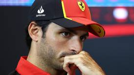 Tensión en Ferrari: Carlos Sainz lanza advertencia luego de no recibir el mismo trato que Charles Leclerc