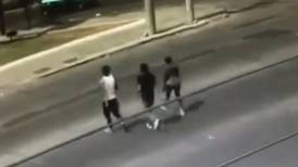 [VIDEO] ¡Impactante! Chofer atropella a tres ladrones que lo habían asaltado en Guadalajara