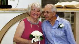 ¡Amor verdadero! Pareja se reencuentra 70 años después y se casan