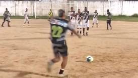 VIDEO | El golazo a lo Roberto Carlos en el futbol amateur que se hizo viral en redes sociales