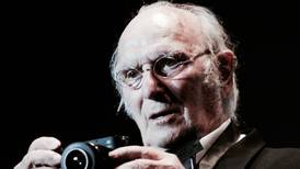 Quién era Carlos Saura, fotógrafo y cineasta español que falleció a los 91 años