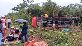 Autobús de pasajeros sufre accidente en carretera: reportan 8 muertos y 19 lesionados en Cancún