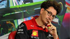 Expiloto de Ferrari arremetió contra Mattia Binotto: “Los errores que ha cometido son imperdonables”