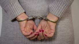 ¡Increíble! Mujer fue condenada a 50 años de cárcel por un aborto involuntario