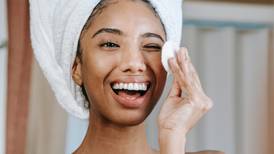 Los beneficios ocultos del agua mineral para el cuidado de tu rostro que recuperan su firmeza
