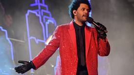 The Weeknd presentó sus mejores éxitos para el show del entretiempo del Super Bowl LV