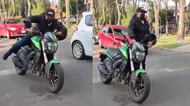 VIDEO | Hombre detiene el robo de una motocicleta en la Ciudad de México