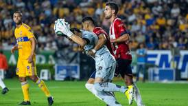 Nahuel Guzmán agrede al ‘Pocho’ Guzmán en el partido entre Tigres y Chivas