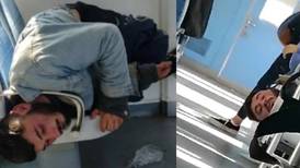 VIDEO VIRAL | Hombre se duerme en asiento del tren y despierta atorado