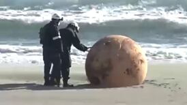 VIDEO | Japón: Encuentran misteriosa esfera gigante en la playa de Enshuhama en Hamamatsu