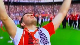VIDEO | Orgullo mexicano: la ovación a Santiago Giménez tras salir campeón de la Eredivisie con el Feyenoord