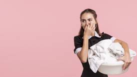 Elimina el olor a humedad de tu ropa con este truco infalible