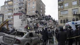 Turquía: Fuertes imágenes de cómo se vivió el terremoto que ha dejado más de 2 mil muertos