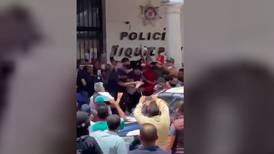 [VIDEO] Habitantes de Jiquilpan, Michoacán, corren a huevazos a su alcalde