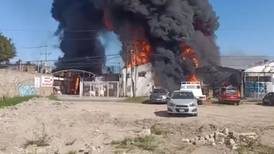 Se incendia fábrica de solventes en Tlaquepaque, reportan viviendas dañadas