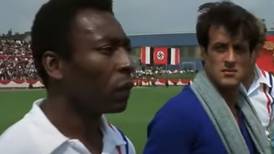 VIDEO | La vez que Pelé actuó con Sylvester Stallone y le rompió un dedo