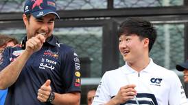 Yuki Tsunoda da pistas sobre futuro de Checo Pérez en Red Bull ante rumor de que podría ser reemplazado