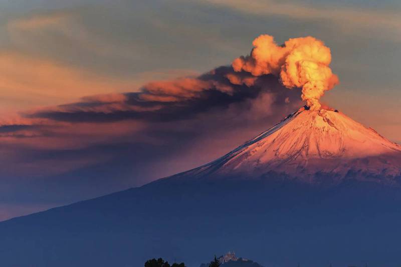 Volcán Popocatépetl de México con actividad
