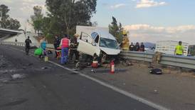 VIDEO | Camioneta que circulaba en sentido contrario provocó terrible accidente en carretera de Michoacán