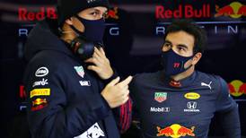 El insólito cuestionamiento de Alex Albon a Checo Pérez y Red Bull