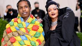 Rihanna y A$AP Rocky lucen espectaculares en el cierre de la MET Gala