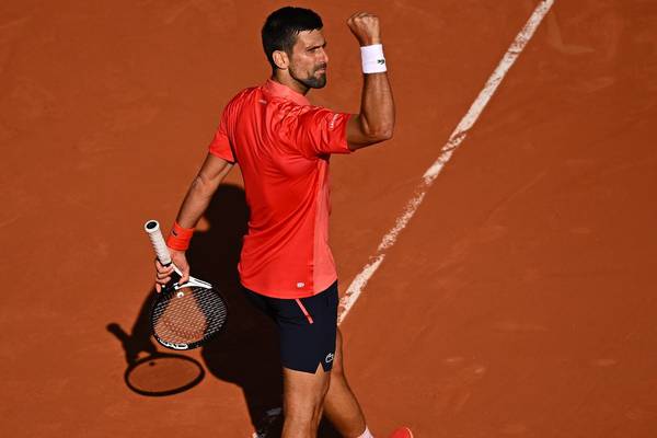 VIDEO | ¡Lo celebró como un título! Así festejó Novak Djokovic su nuevo triunfo en Roland Garros