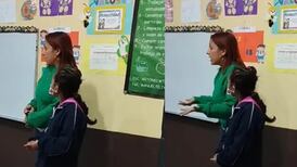 Maestra enseña lengua de señas en su clase para comunicarse con su compañera sordomuda | VIDEO