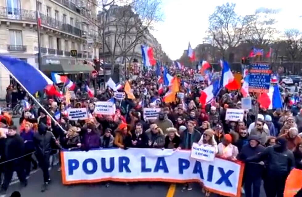 Manifestaciones masivas por la paz en París. Créditos: Captura de video.