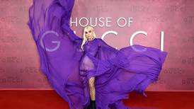 Lady Gaga reveló que tuvo escenas eróticas con Salma Hayek para House of Gucci