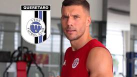 Podolski mandó sentido mensaje a la afición de Querétaro