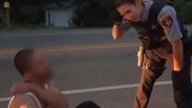VIDEO | Hombre fue detenido por tener el corazón roto, la policía pensó que estaba "borracho"