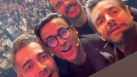 Omar Chaparro, Eugenio Derbez, Adrián Uribe y Adal Ramones bailan juntos en el escenario