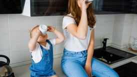 Maternidad: ¿Es bueno o malo darles té a los bebés?