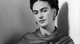 Frida Kahlo inspira a Madonna, Los Simpsons y Selena Gomez