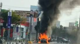 Ambulancia con paciente explota y se incendia en avenida Revolución | VIDEO