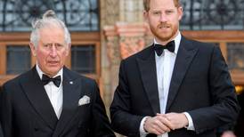 Harry y su padre, el Príncipe Carlos están ahora en "contacto regular"