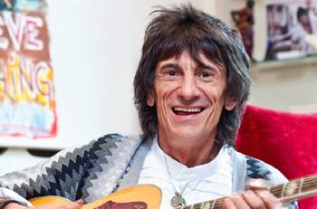 Ronnie Wood, integrante de los Rolling Stones, reveló que superó un segundo cáncer durante el confinamiento