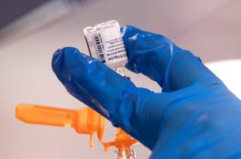 Cofepris emitió “opinión favorable” a la vacuna anticovid de Moderna para mayores de 18 años