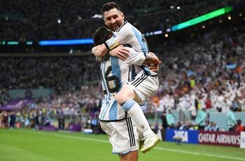 El pase de Lionel Messi a Nahuel Molina visto desde lo más alto del Estadio Lusail