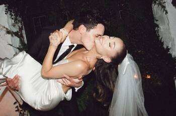 Ariana Grande se casó con Dalton Gomez: compartió fotos inéditas de su boda