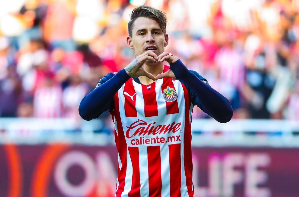 Chivas golea a Pumas y consigue su pase a la Liguilla del Clausura 2022