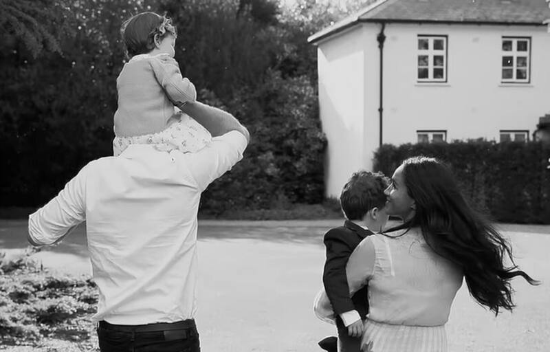 Príncipe Harry y su familia Archie y Lilibet adoptaron los títulos de príncipe y princesa. - Créditos: Reproducción