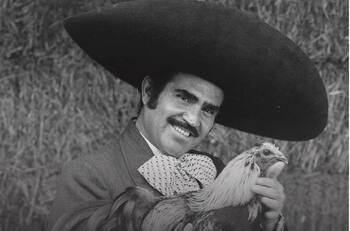 Vicente Fernández se debate entre la vida y la muerte, te contamos sobre sus orígenes