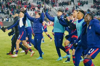 Estados Unidos vence a El Salvador y sigue mandando en Concacaf