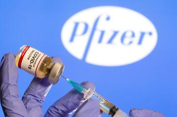 Llegan 486.525 vacunas Pfizer a México tras un mes de retraso