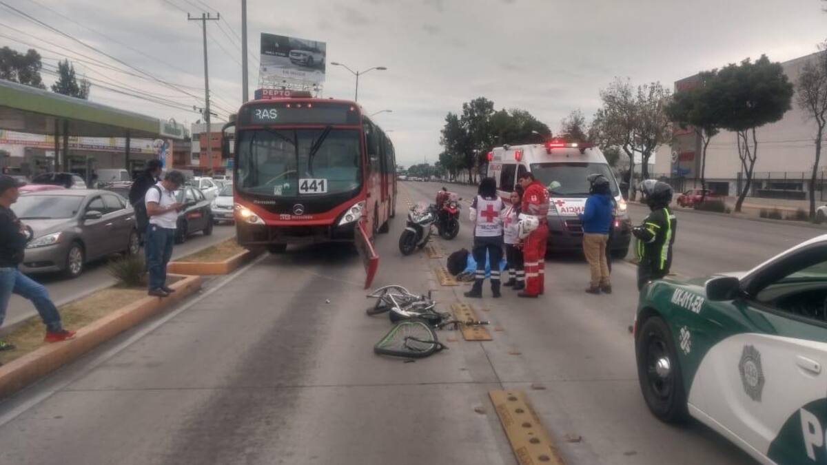 Muere ciclista al ser atropellado en la CDMX, su agresor huye