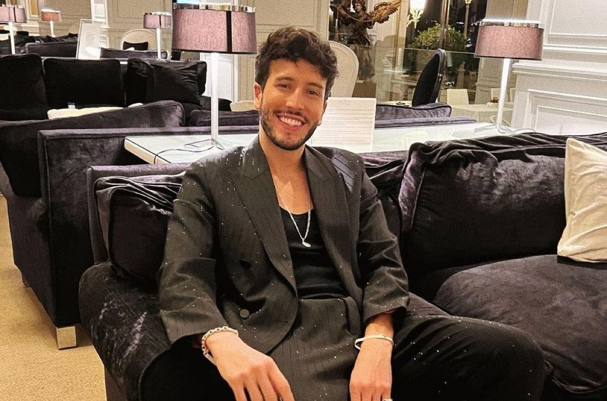 Sebastián Yatra: juega una cascarita con Miguel Layún en el Estadio Azteca y da show sorpresa
